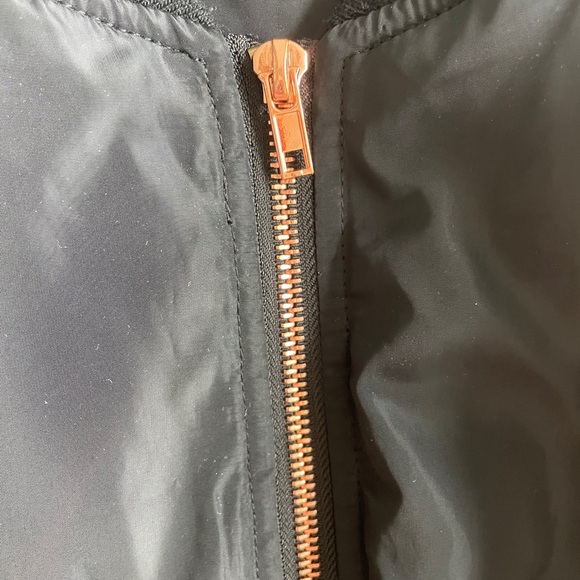 Kendall and Kylie Black Bomber Jacket with Rose Gold Zipper- large - Picture 4 of 8